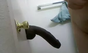 Người đàn ông đã tự làm mình nhỏ nô lệ, người mà ông thực hiện rất nhục nhã, và thí nghiệm kỳ lạ. Các con trai gầy cô gái trong miệng và sau đó đi tiểu trong cái bát. Sau đó, sau khi thổi kèn, nó kết thúc trong một container của phim xec nhat ban ko che nước tiểu và mời các hạ xuống để uống rượu này mạnh mẽ hỗn hợp. Cô ấy đã để nuốt những điều này .