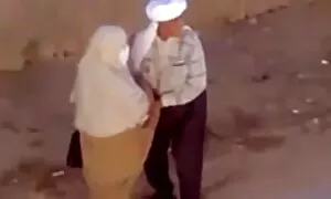 Húp vợ thích jav nhật không che có tình dục và áo ngực. Cô ấy với chồng trong những người phụ nữ trên hàng đầu.