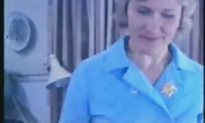 Một bà bị bệnh và mệt mỏi ngồi ở nhà cả ngày một mình. Vì vậy, cô ấy đã nhìn vào những người xung quanh cô trong một thời gian dài, việc lựa chọn cho mình một người có nhiều thường xuyên có mặt và cải ngựa nhô ra nổi bật hơn từ quần của cô. Cuối cùng, cô tìm thấy trẻ như vậy, và rất vui vẻ mới học đạo và ân cần viết nguệch ngoạc một tươi, thổi kèn, và sau đó cho sẽ nhat ban khong che thấy anh chàng bí mật của tươi Mexico.