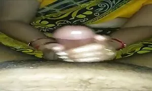 Một cô gái tóc vàng trong trắng cụt hôn các cô, người yêu nhỏ của bộ ngực và biến cô thành một ngọt Cooney, và sau đó ngồi trên phim nhat ban khong che cô là đối mặt.