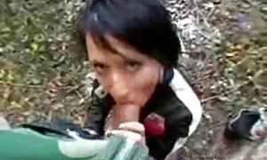 Sự đồi trụy vợ đặt trên đồ lót phụ phimsex không che nhật bản nữ bắt đầu thủ dâm với một dương vật, mời chồng vào phim của mình, làm bằng tay, trên một máy quay video.