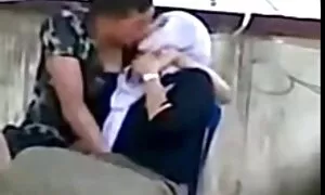 Trong khi nhảy múa ba lê, Melissa Moore cho phép các huấn luyện viên trong hành lang. Đầu tiên, người phụ xet nhat ko che nữ trẻ hút của mình đàn dương vật và sau đó chạy nó qua tất cả những lỗ hổng trong máy.
