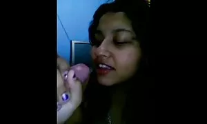 Như các doanh nhân chuẩn bị cho một bài thuyết trình quan trọng, chồng cô chạy với một máy quay và can thiệp với cô ấy. Đột nhiên, ý tưởng của một cô chủ nói đến người đứng đầu của một vui mừng vợ chồng. Bên cạnh đó, với một người đẹp da đen vợ. Nhưng bạn sẽ phải thuyết phục cô ấy, cũng giống như vậy cho japan khong che một điều. Bạn nghĩ nó sẽ làm việc?