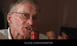 Vô độ cô gái châu Á là điên về tình dục với đối tác của họ. Cô có sex nhat ban khong che quan hệ tình dục ở các vị trí khác nhau và có được niềm vui tối đa.