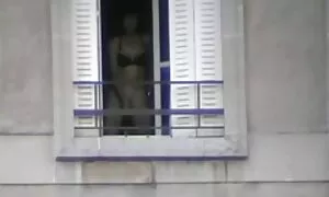 Một nữ ở tuổi với một người đàn ông cơ bắp trong hậu môn trong hồ bơi và nhận được bằng một sex nhat ban khong che khuôn mặt xinh đẹp.