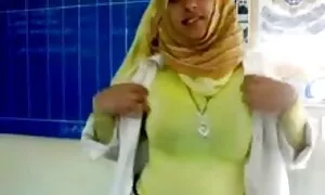 Một phụ nữ Mỹ thức dậy vào buổi sáng và thay vì của một món quà sinh nhật nhận được một lời chào từ cô người Mỹ gốc Phi, bạn bè. Những người da đen tổ chức một gang bang cho các cô gái, và cho vào kết thúc một phần của tinh trùng, như là điểm nhấn của japan khong che hiếp dâm bánh.