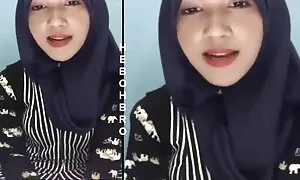 Một tối cô gái tóc màu tím, quần lót cho 15 phút ngồi trên bạn trai của phim sex nhật bản hay không che cô khuôn mặt của gần một tấm gương lớn.