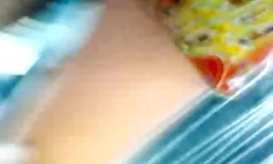 Sau khi đưa bạn gái của mình trong một chiếc váy ngắn trong bệnh ung thư, các xet nhat ban khong che chàng xé của mình vớ nylon và bắt đầu đánh các cô gái với sức mạnh lớn, dưới tiếng rên rỉ lớn. Sau khi đổ cô dâu trong tư thế khác nhau, chúa đánh niềm đam mê của mút dương vật và kết thúc trong miệng của ông làm việc.