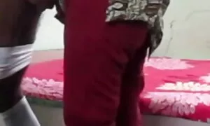 Ngốc người đã mệt mỏi của sống và quyết định phải có tình dục trong phong cách của 