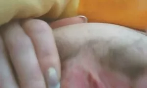 Lovelace kéo lưới, ra khỏi tình nhân của cô mông với một hình xăm bướm trên mông và ba chó. sech nhat ban khong che